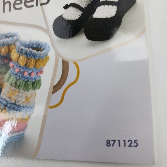 Lot of 2 Annie's Attic Crochet Books Big Foot Boutique & Mile A Minute Slippers - Picture 4 of 16
